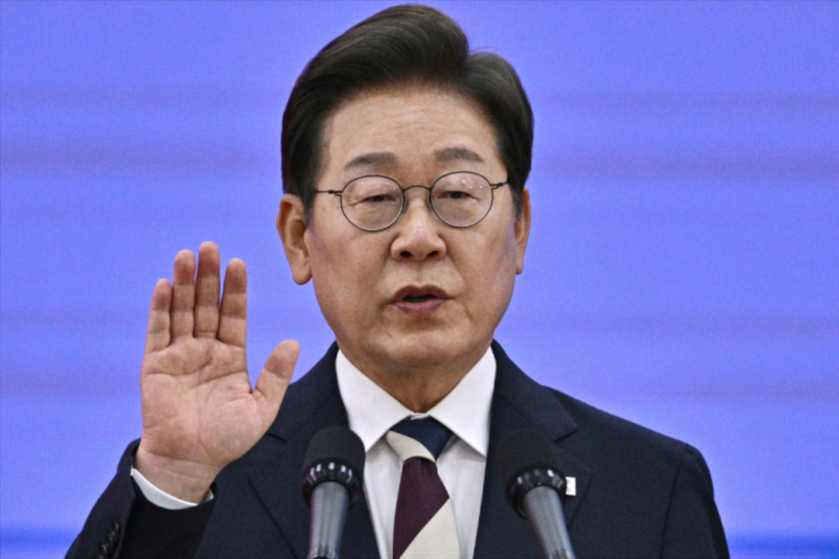 You are currently viewing South Korea Diplomacy 2025 Navigates a Tightrope Between Giants