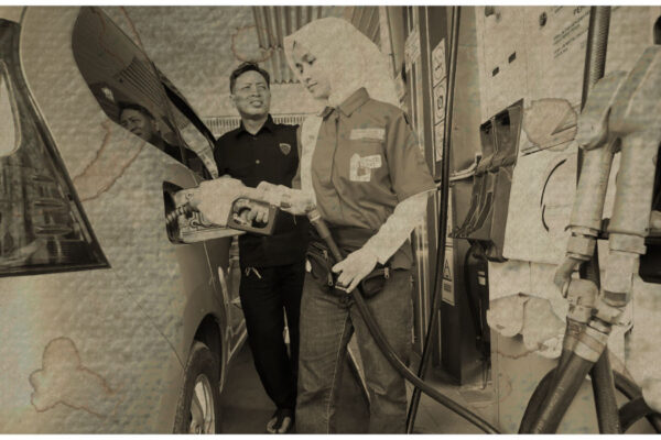 Worker refueling a car at a Jakarta gas station during rising fuel prices linked to Strait of Hormuz energy supply risks.